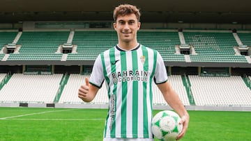 Goti, con pulgar en alto