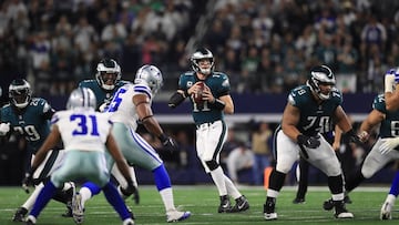 ARLINGTON, TX - NOVEMBER 19: Carson Wentz #11 of the Philadelphia Eagles throws against the Dallas Cowboys in the first half at AT&amp;T Stadium on November 19, 2017 in Arlington, Texas.   Ronald Martinez/Getty Images/AFP
 == FOR NEWSPAPERS, INTERNET, TELCOS &amp; TELEVISION USE ONLY ==