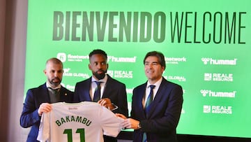 Bakambu, con Haro y Fajardo.