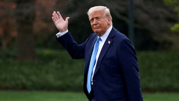 FILE PHOTO: U.S. President Donald Trump waves as he walks before departing for Florida from the South Lawn at the White House in Washington, D.C., U.S., March 28, 2025. REUTERS/Evelyn Hockstein/File Photo