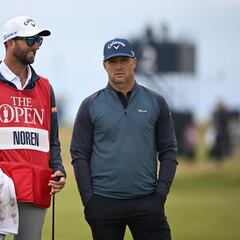 How much money do professional caddies make?
