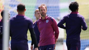 Gareth Southgate, dirigiendo un entrenamiento de Inglaterra.