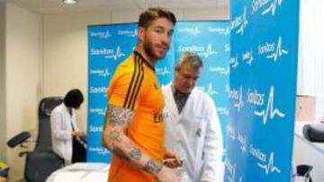 Sergio Ramos, durante los ex&aacute;menes m&eacute;dicos.