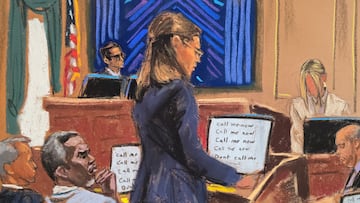 Boceto: Sean "Diddy" Combs escucha a la fiscal Madison Smyser interrogar a la testigo "Mia" durante su testimonio en el juicio por tráfico sexual contra Combs en la ciudad de Nueva York.