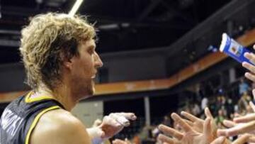 <b>ÍDOLO DE MASAS. </b>Dirk Nowitzki, el mejor jugador de la pasada final de la NBA, tiene miles de seguidores de todas las nacionalidades. En Alemania desata pasiones.