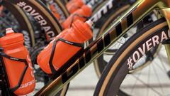 Imagen del cuadro dorado de la bicicleta con la que Greg Van Avermaet compiti&oacute; en la Het Nieuwsblad.