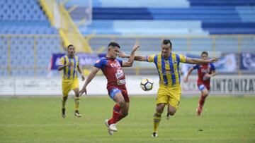 El jugador salvadoreño solicitó ayuda a las líneas de emergencia en El Salvador para él y sus hijos, pero estos no acudieron al llamado de un posible caso de COVID-19.