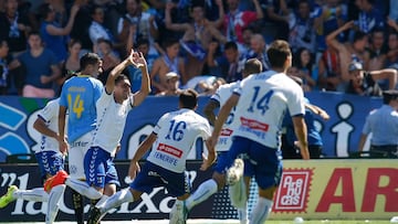 Imagen del derbi canario entre el CD Tenerife y la UD Las Palmas con De Burgos Bengoetxea como árbitro