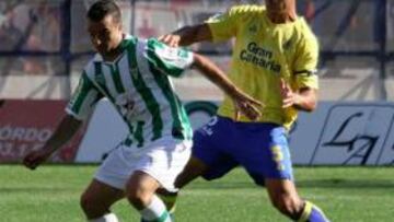 <b>CONTRARIADO. </b>Pepe Díaz falló un penalti en Girona.