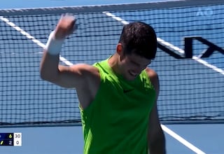 Tercera ronda y Alcaraz nos regala uno de los puntos del torneo con marca registrada: toda la pista puesta en pie