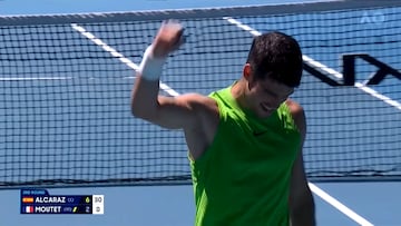 Tercera ronda y Alcaraz nos regala uno de los puntos del torneo con marca registrada: toda la pista puesta en pie