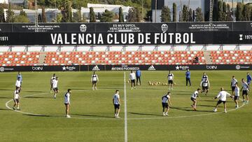 El Valencia lleva sólo una victoria en casa. Hoy recibe a un Granada en una situación aún peor.