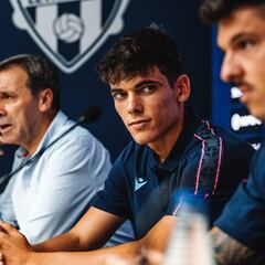 Álex Valle cambia su condición en la plantilla