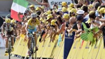 LÍDER INTRATABLE. Vincenzo Nibali, maillot amarillo de este Tour, entró en la meta en segunda posición, seguido por el francés Jean Christophe Péraud.