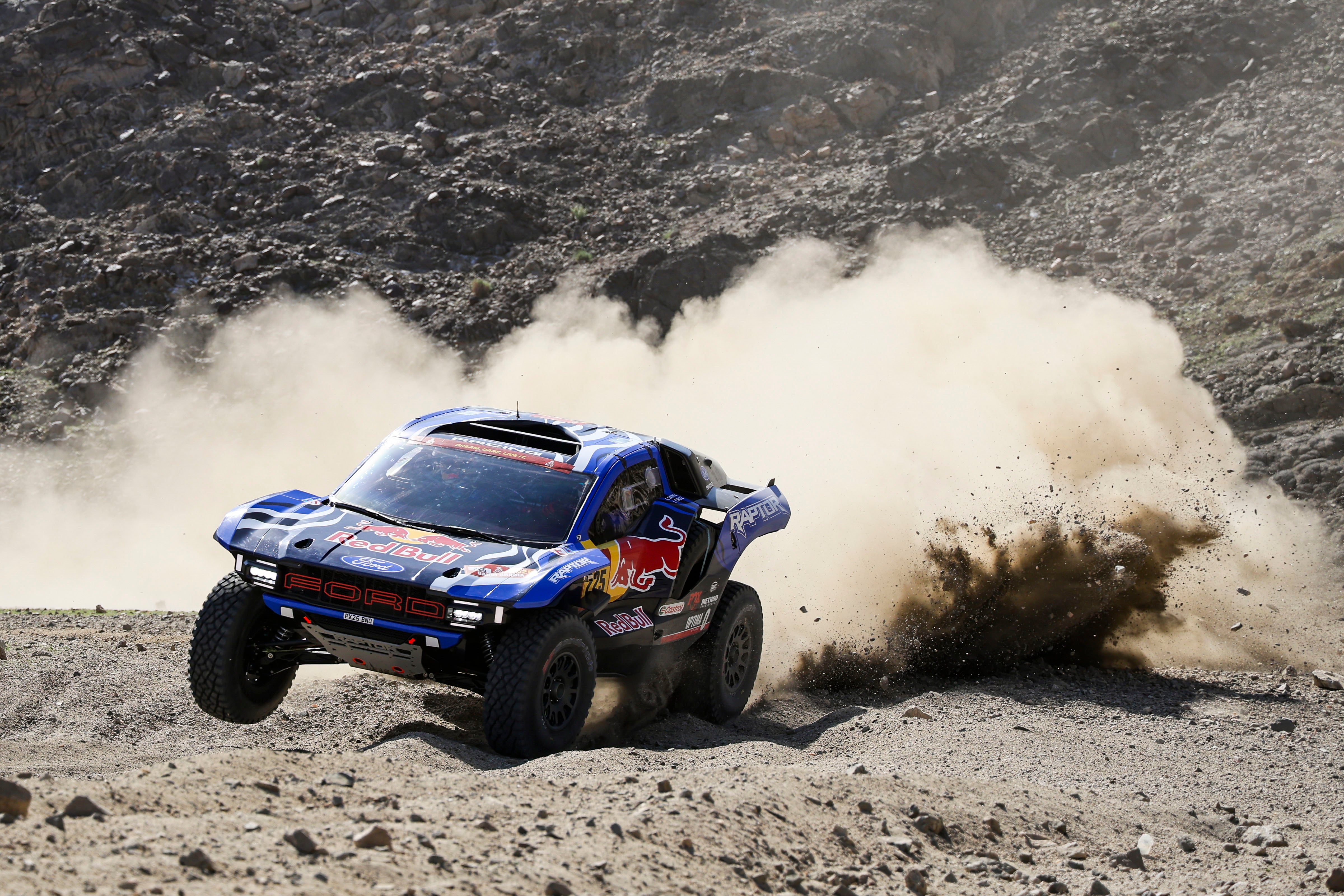 Carlos Sainz con el Ford Raptor del Dakar 2026, durante la Etapa 2.