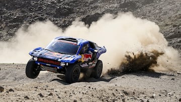 Carlos Sainz con el Ford Raptor del Dakar 2026, durante la Etapa 2.