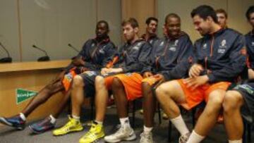 A LA ESPERA. Sato, Triguero, Van Rossom, Lafayette y Martínez.