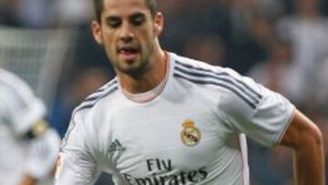 Isco conduce el bal&oacute;n con sobriedad.