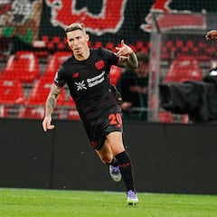 Grimaldo y Echeverri salvan al Bayer