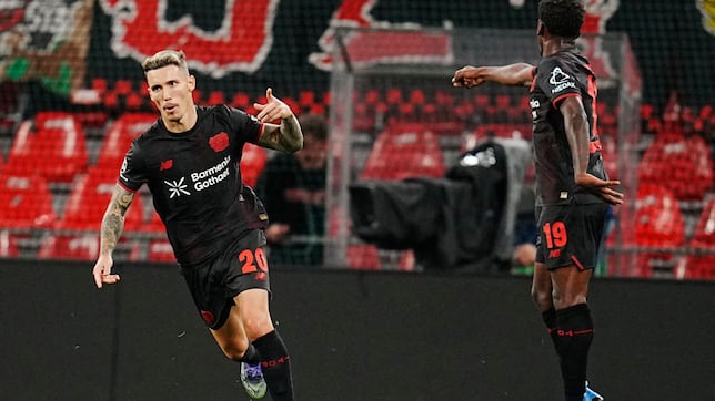 Grimaldo y Echeverri salvan a Lucas