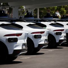 Honking, flashing lights and back-up beeps: These L.A. residents are at war with robotaxis