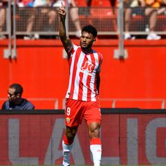 Aprobados y suspensos del Almería: Luis Suárez toca el cielo y huele el infierno