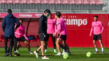 Lopetegui, durante el entrenamiento de a&ntilde;o nuevo.