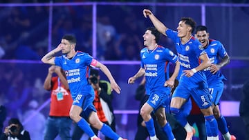 Soccer Football - Liga MX - Cruz Azul v America - Estadio Olimpico Universitario Mexico 1968, Mexico City, Mexico - October 18, 2025 Cruz Azul's Jose Rivero celebrates scoring their second goal with teammates REUTERS/Eloisa Sanchez
