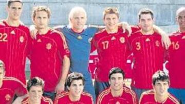 <b>ANUNCIO. </b>Arriba: Albelda, Pablo, Baraja, Cañizares, Joaquín, A. López, Senna y Juanito; abajo, Marchena, Torres, Cesc, Reyes y Villa.