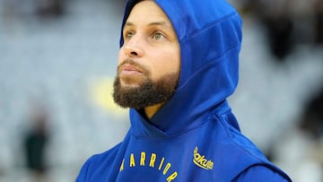 SAN FRANCISCO, CALIFORNIA - DECEMBER 25: Stephen Curry #30 of the Golden State Warriors warms up prior to the start of the game against the Los Angeles Lakers at Chase Center on December 25, 2024 in San Francisco, California. NOTE TO USER: User expressly acknowledges and agrees that, by downloading and or using this photograph, User is consenting to the terms and conditions of the Getty Images License Agreement. Thearon W. Henderson/Getty Images/AFP (Photo by Thearon W. Henderson / GETTY IMAGES NORTH AMERICA / Getty Images via AFP)