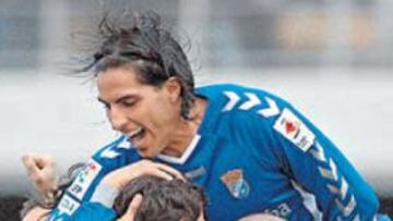 <b>EL PULMÓN. </b>David Vidal sabe que Fuego lleva el peso del Sporting y tratará de frenarlo hasta cambiando el esquema.