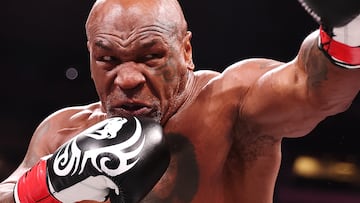 The legendary boxer has a clear idea about the outcome of the Canelo Álvarez and Terence Crawford fight on Saturday.