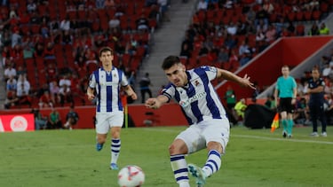 PALMA, 17/09/2024.- El delantero de la Real Sociedad Ander Barrenetxea este martes, durante el partido de la jornada 7 de LaLiga EA Sports, entre el RCD Mallorca y la Real Sociedad, en el Estadi Mallorca Son Moix en Palma.- EFE/CATI CLADERA