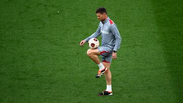 Soccer Football - Europa League - Bayer Leverkusen Training - Aviva Stadium, Dublin, Ireland - May 21, 2024 Bayer Leverkusen coach Xabi Alonso during training REUTERS/Andrew Boyers