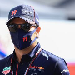 Sergio Pérez presume que fue vacunado contra Covid-19