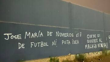 Pintadas en el Anexo de La Rosaleda contra Jos¨¦ Mar¨ªa Mu?oz y Pablo Guede.
