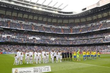 Comienzo del partido entre el Real Madrid y Las Palmas en el Santiago Bernabeu.