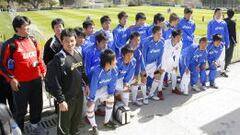 Futbolistas de la regi&oacute;n de Shizuoka. El Atl&eacute;tico fundar&aacute; su escuela en Saga.
 
