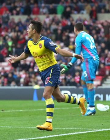 Alexis Sánchez convirtió su primer doblete con el Arsenal.