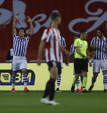 0-1. Mikel Oyarzabal celebró el primer gol que marcó de penalti.