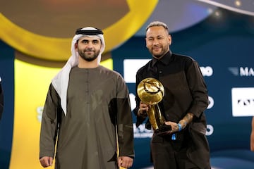 Soccer Football - 2024 Dubai Globe Soccer Awards - Dubai, United Arab Emirates - December 27, 2024 Al Hilal's Neymar poses after winning the Player Career Award Globe Soccer/Handout via REUTERS  ATTENTION EDITORS - THIS IMAGE HAS BEEN SUPPLIED BY A THIRD PARTY. NO RESALES. NO ARCHIVES