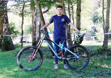 El rider que clasificó en ‘Nevados de Chillán’, se ilusiona con lograr una nueva clasificación a la carrera de Valparaíso a sus 22 años. Ha participado en tres ocasiones del Valparaíso Cerro Abajo: “Motivado y a darle con todo para alcanzar mi cuarta participación”.