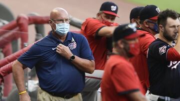 El veterano umpire de las Grandes Ligas, Joe West, está envuelto en polémica después de expulsar a Mike Rizzo, GM de los Washington Nationals.