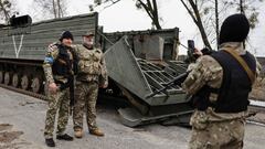 US war veteran Steven Straub (R) poses for a picture next to a member of Ukranian army 