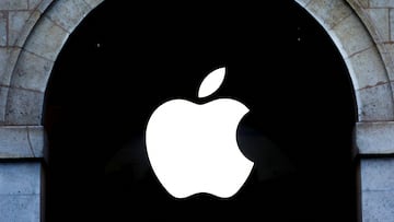 Billionaire investor Warren Buffet's Berkshire Hathaway has sold half its Apple holdings. What caused the sell-off?