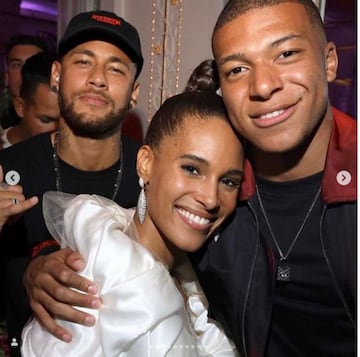 Los futbolistas del Paris Saint Germain Neymar, Mbappé y Verrati fueron tres de los invitados al exclusivo cumpleaños de Cindy Bruna, una modelo francesa de ascendencia congolesa e italiana.​