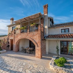 Puedes alquilar la espectacular mansión gaditana de El Día del Chacal: el problema es que no está en España