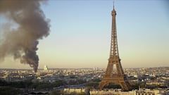 Massive fire erupts near Eiffel Tower as smoke rises over Paris