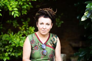 "Por una imaginación narrativa que, con pasión enciclopédica, representa el cruce de fronteras como una forma de vida".