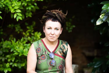 "Por una imaginación narrativa que, con pasión enciclopédica, representa el cruce de fronteras como una forma de vida". 